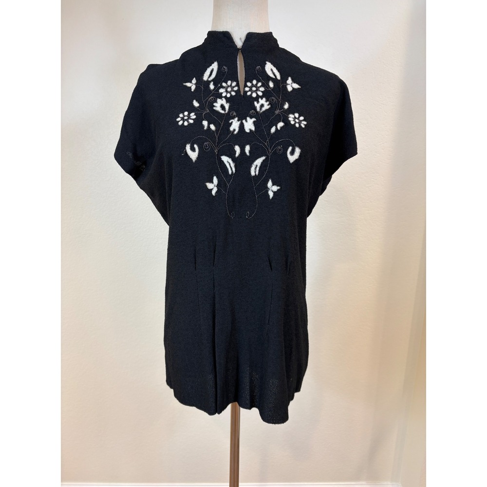 Vtg 40s Knit Top Womens L Black Floral Embroidered Button Back Art to wear